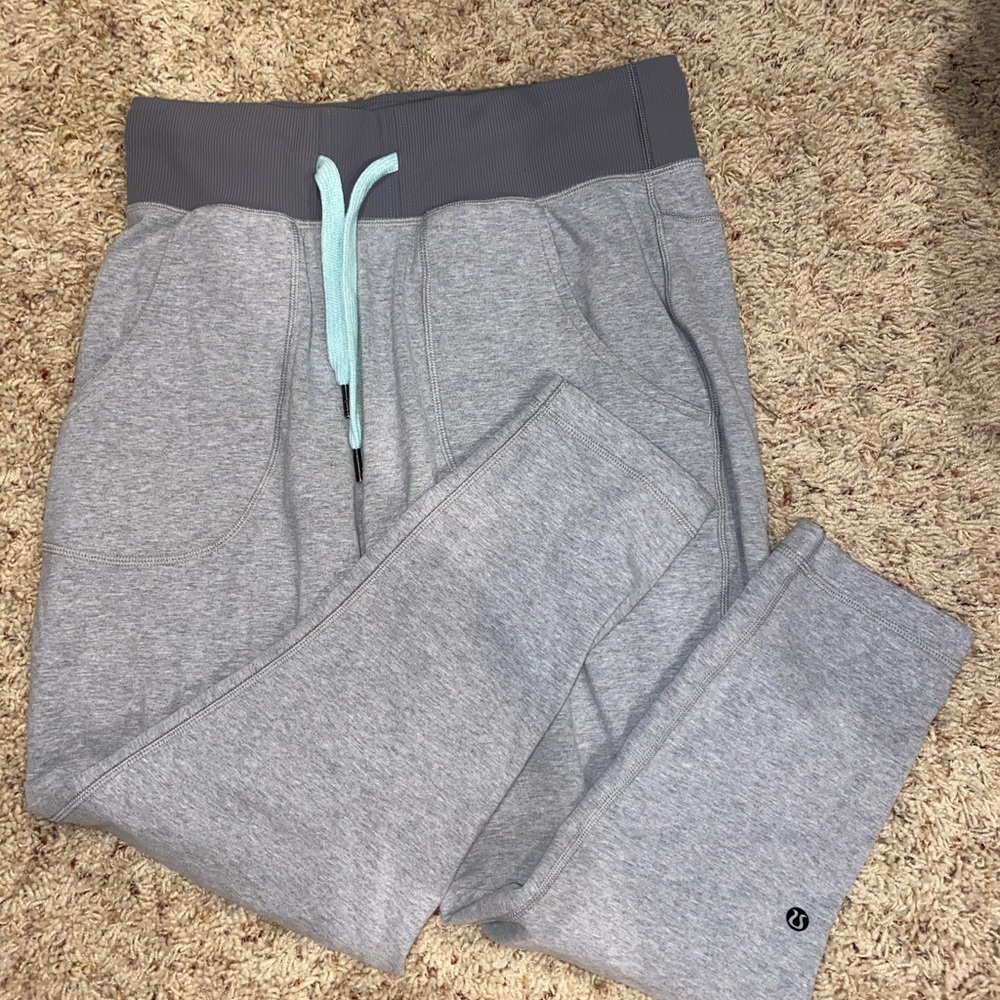 Lululemon slightly cropped joggers